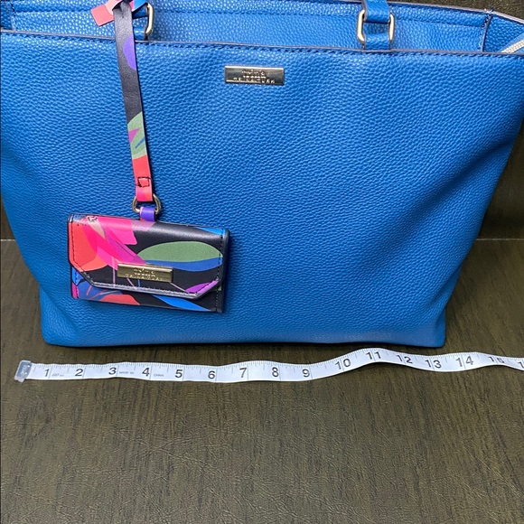 Trina Turk Blue Pebbled Faux Leather Tote/Purse Shoulder Bag with Colorful Pouch - Picture 5 of 16